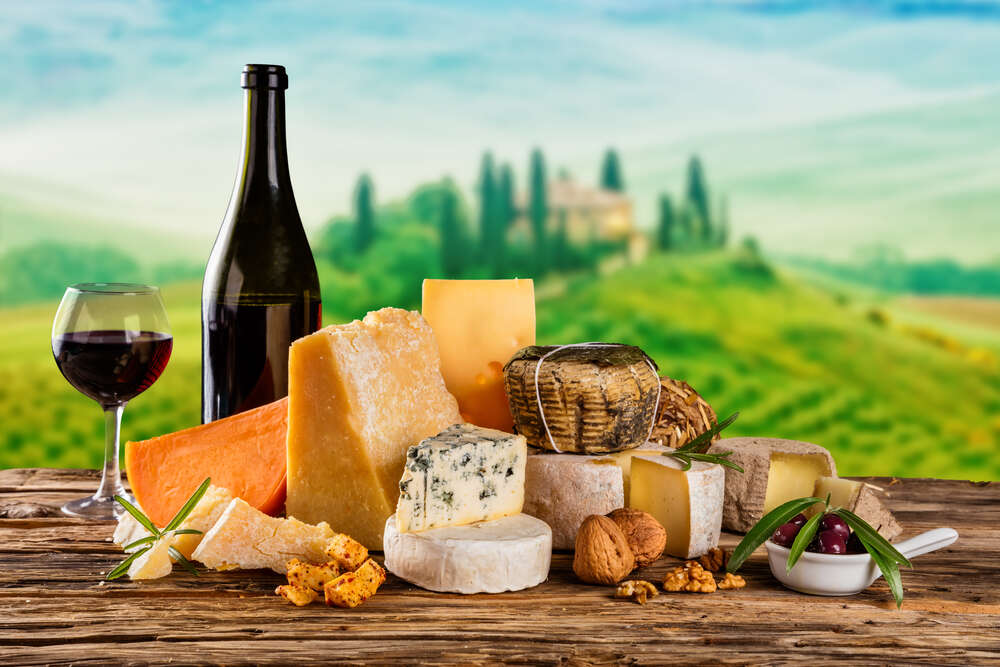 картина-постер Нежные вкусы итальянских сыров дополнены бокалом красного вина