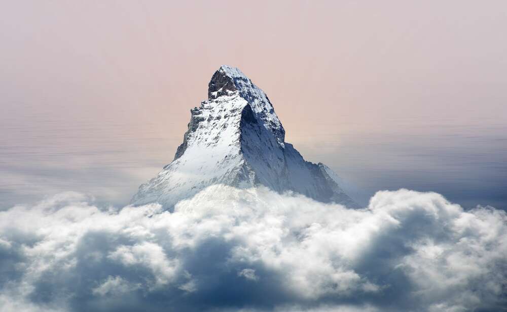 картина-постер Скелястий пік гори Матергорн (Matterhorn) оточений пухнастим шаром хмар