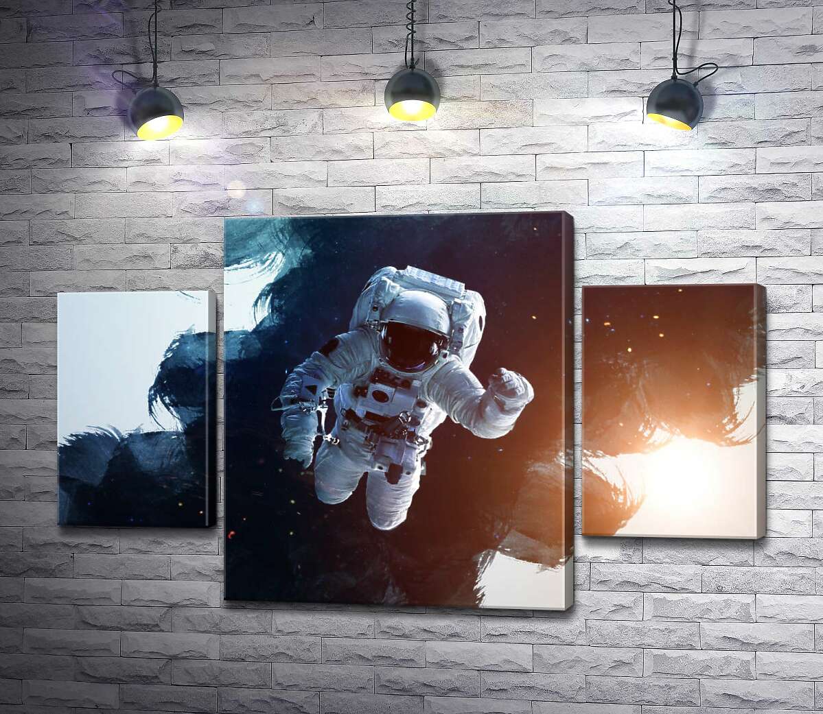 модульная картина Белый скафандр космонавта контрастирует с космическим пространством (Модуль №5)