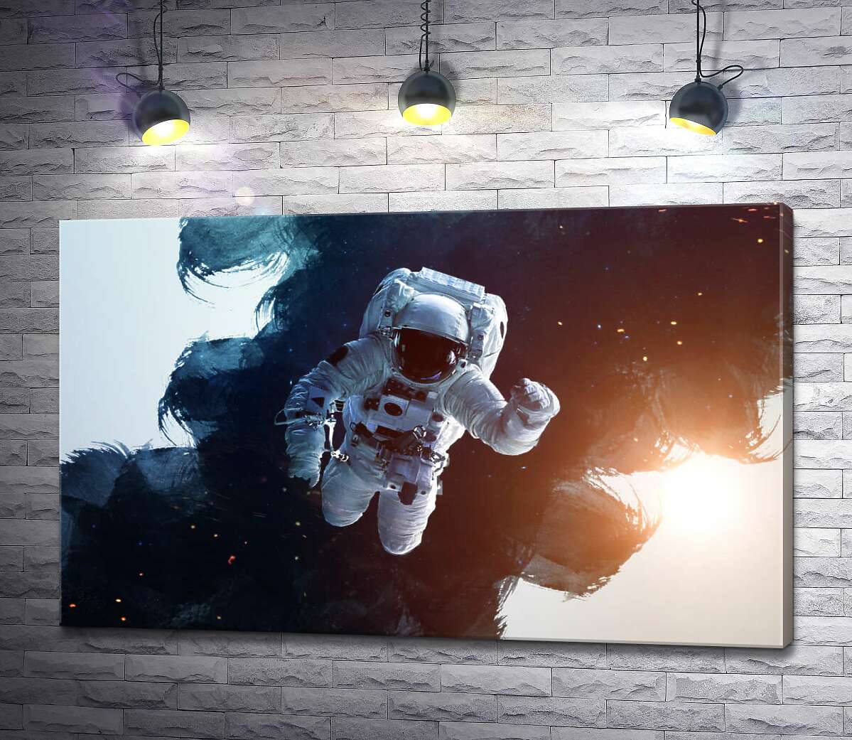 картина Белый скафандр космонавта контрастирует с космическим пространством