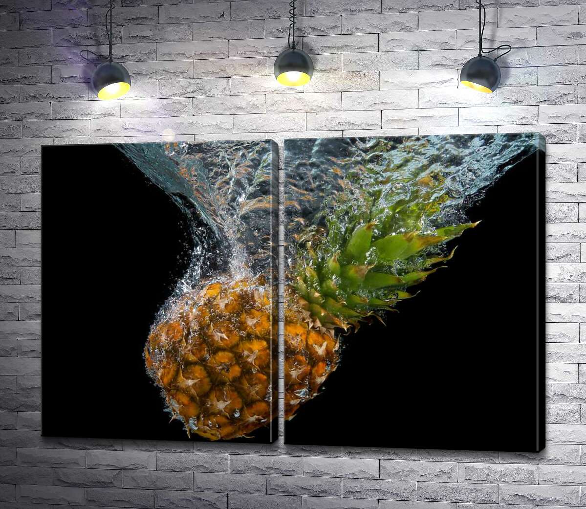 модульная картина Момент погружения ананаса в воду