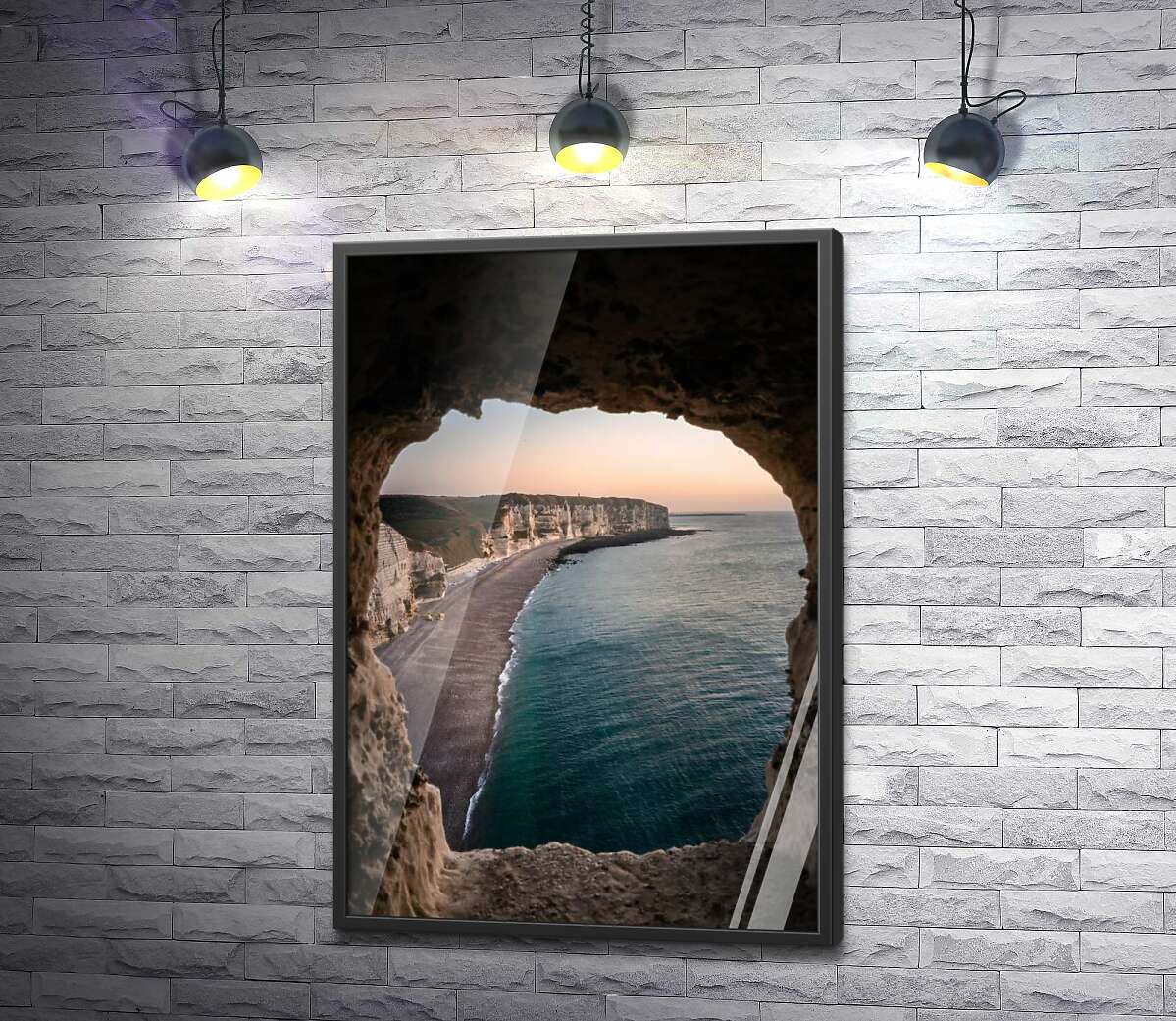 постер Вид на море крізь отвір у скелі