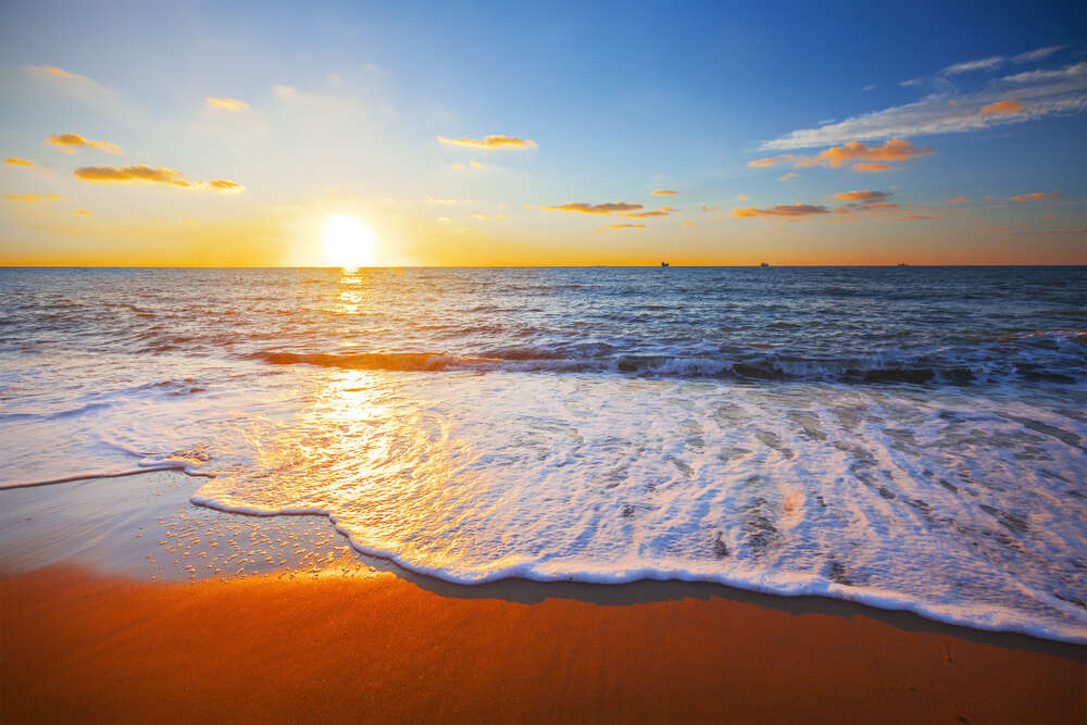 картина-постер Приплив хвилі на тлі заходу сонця