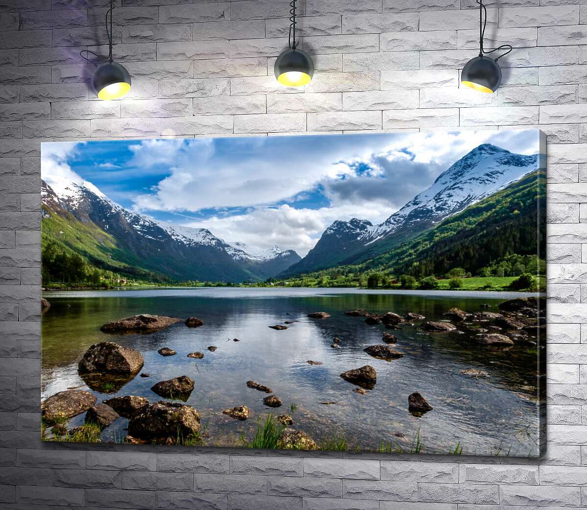 картина Живописное озеро, окруженное горами Норвегии