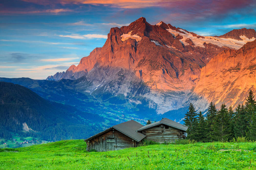 картина-постер Деревянные домики на фоне утренних швейцарских гор