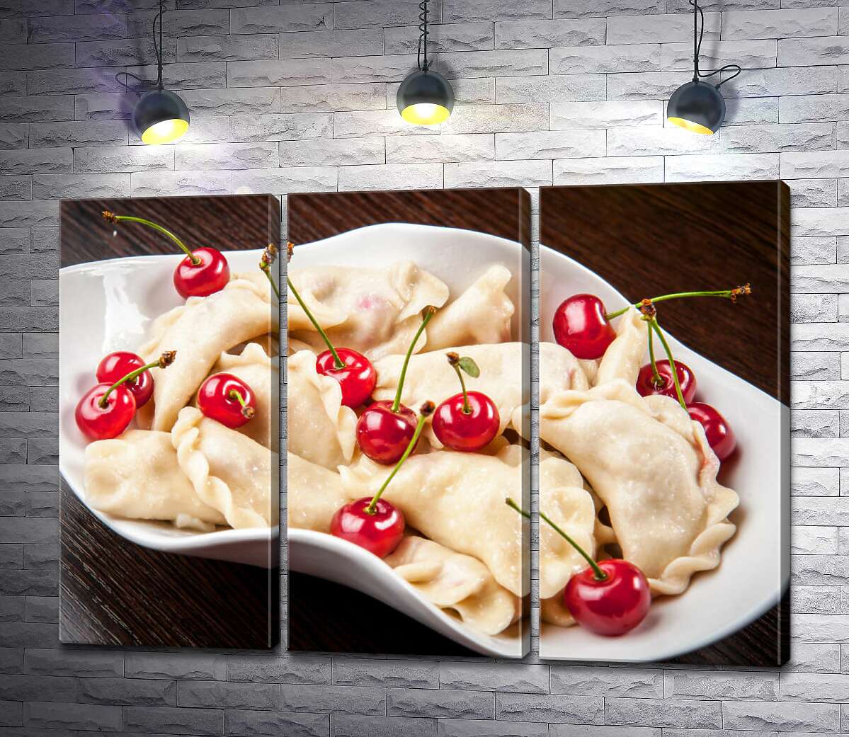 модульна картина Апетитні вареники з вишнею на тарілці