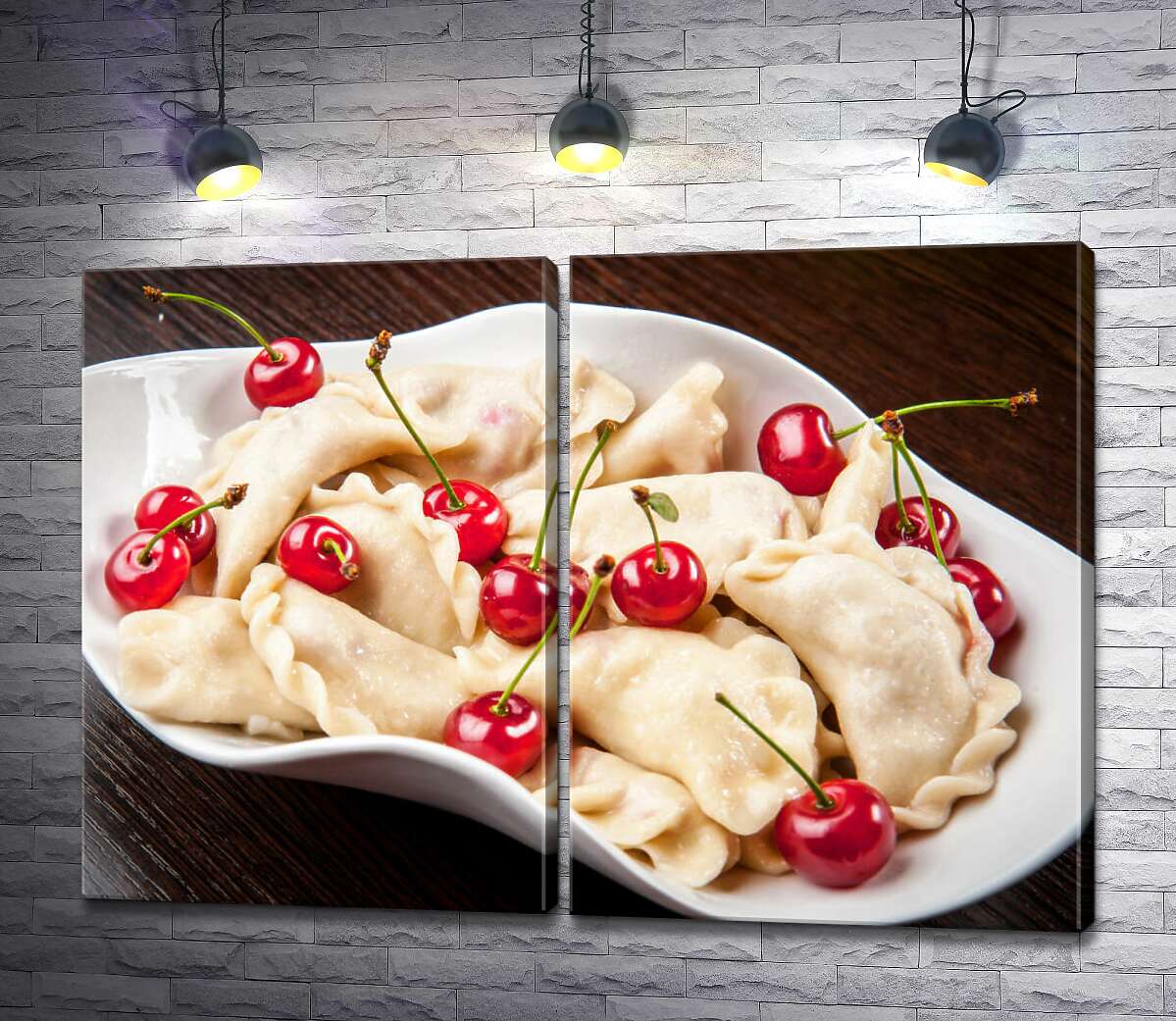 модульна картина Апетитні вареники з вишнею на тарілці