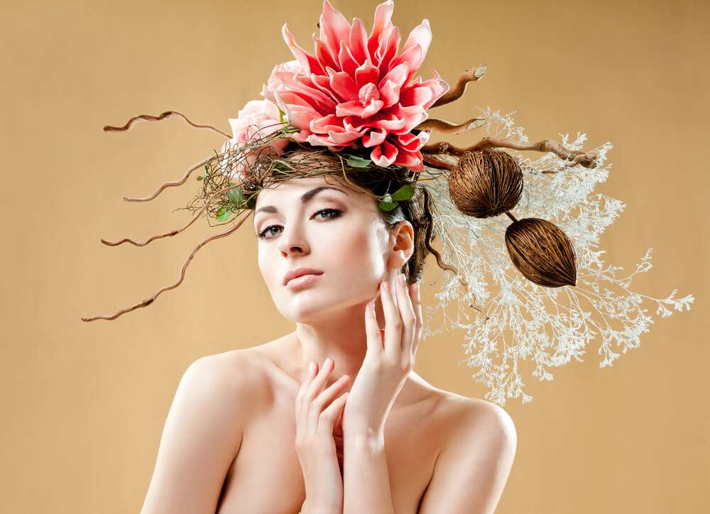 картина-постер Бьюти портрет девушки с цветочным украшением на голове