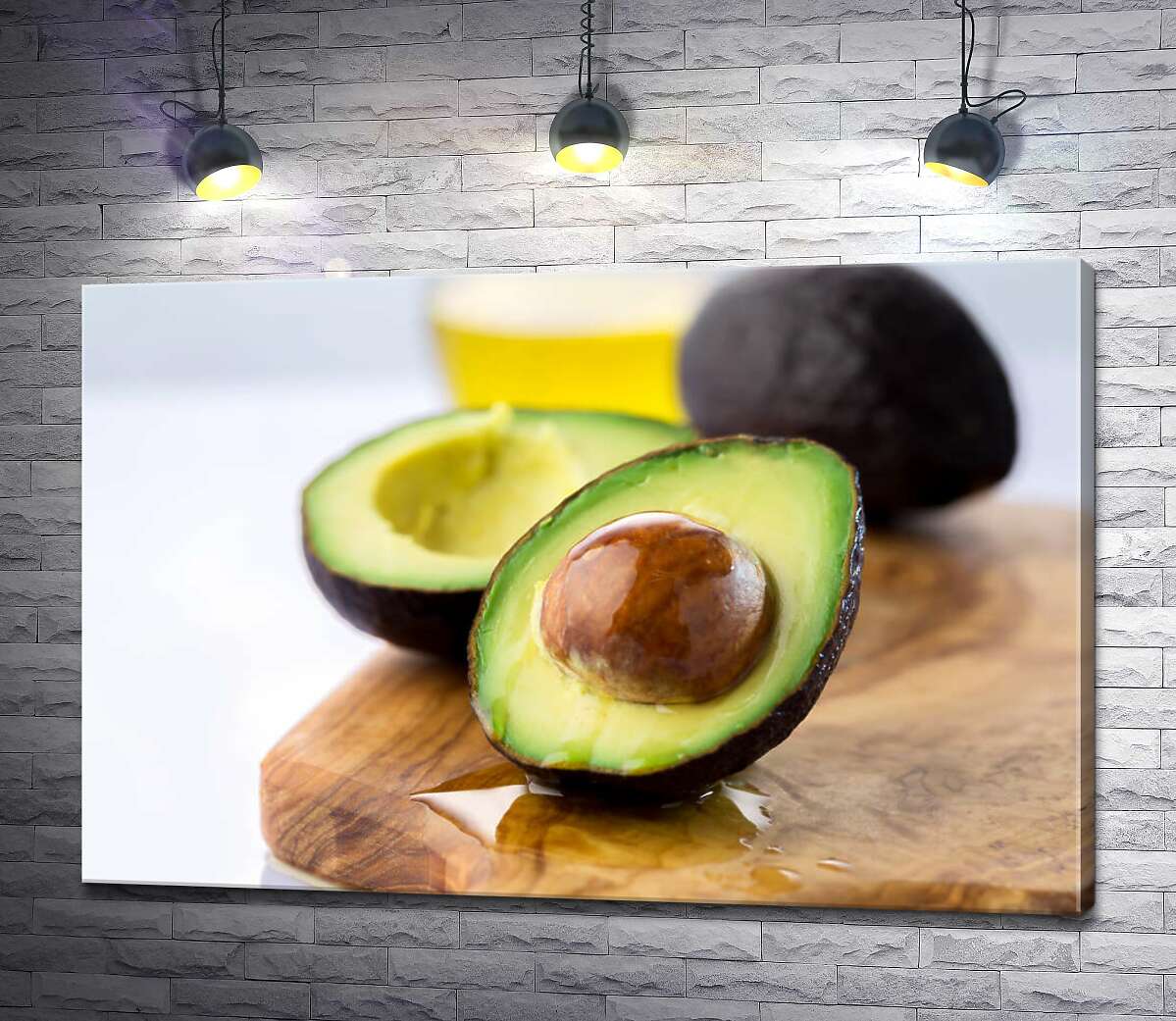 картина Сочный авокадо в разрезе
