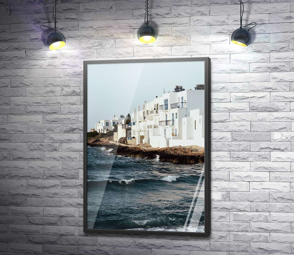 постер Білі будиночки на березі моря
