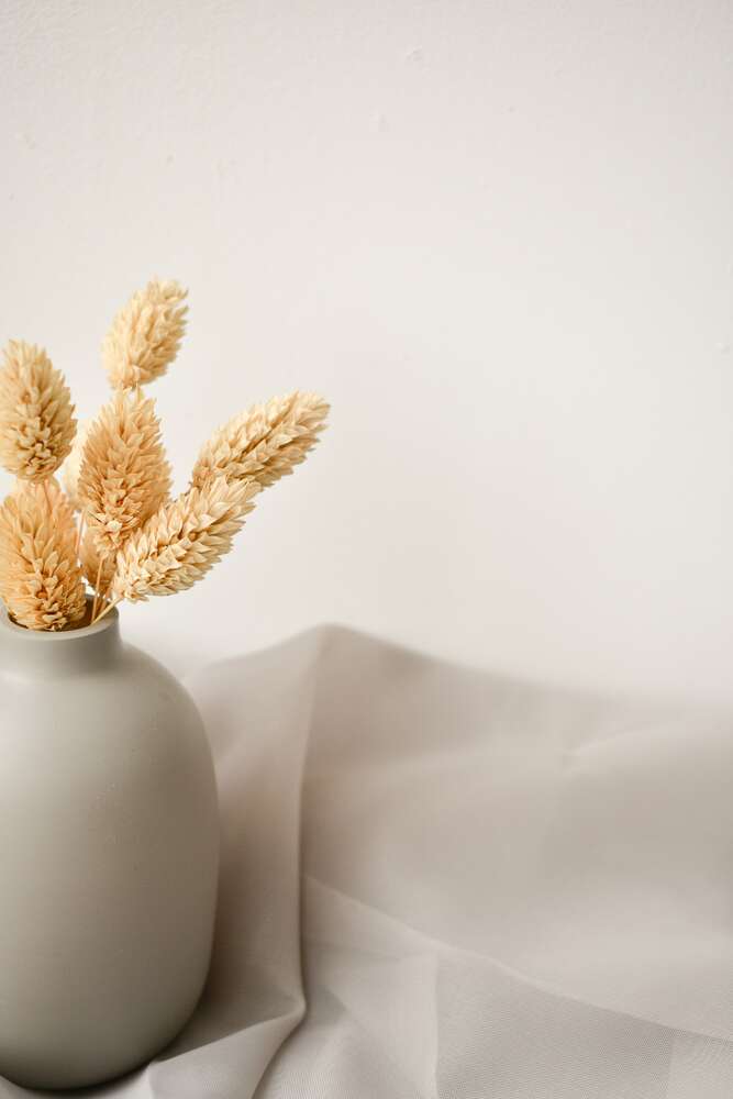 картина-постер Серая ваза с декоративными стеблями