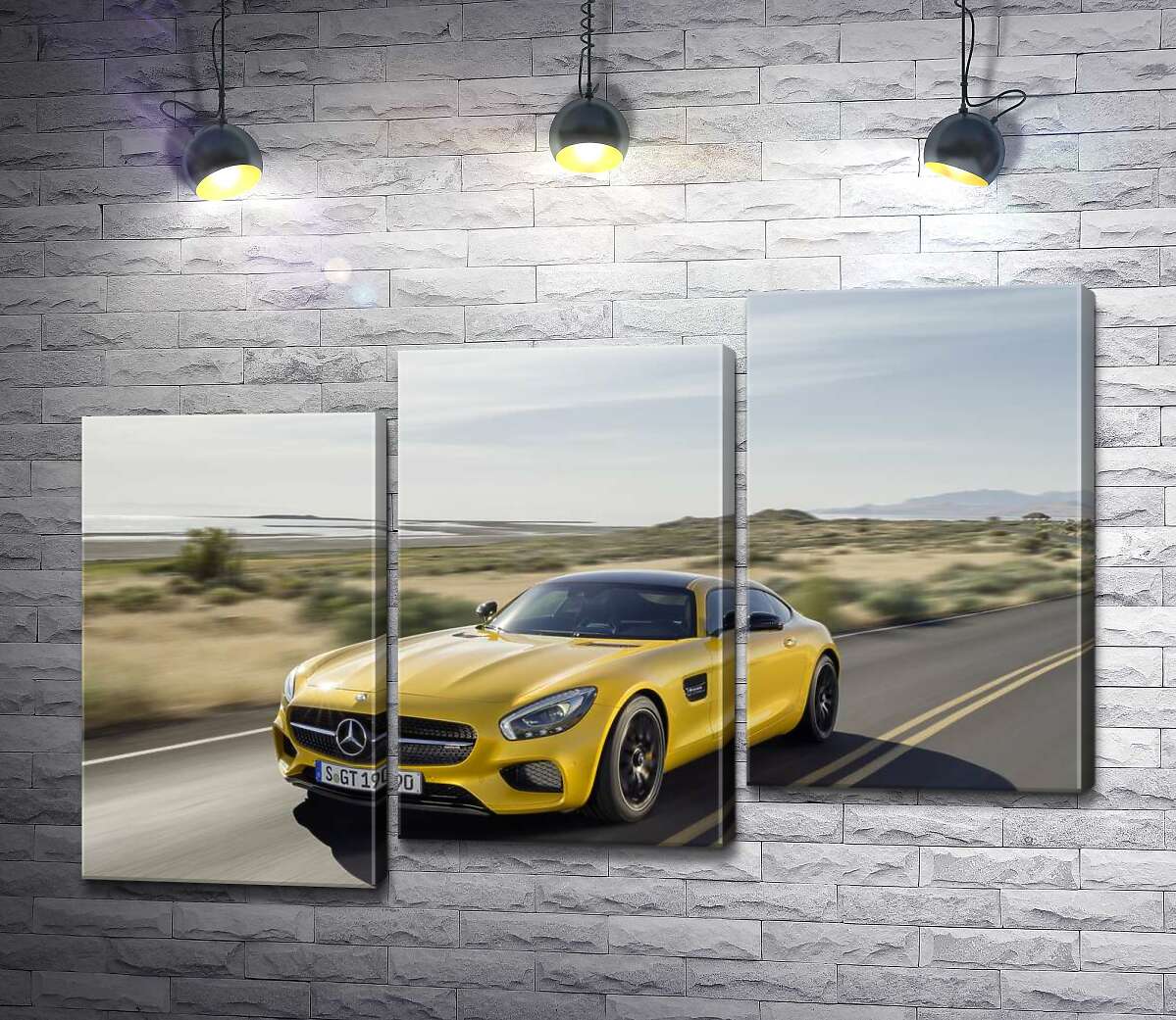 модульная картина Золотой автомобиль Mercedes AMG GT мчит по трассе (Модуль №14)
