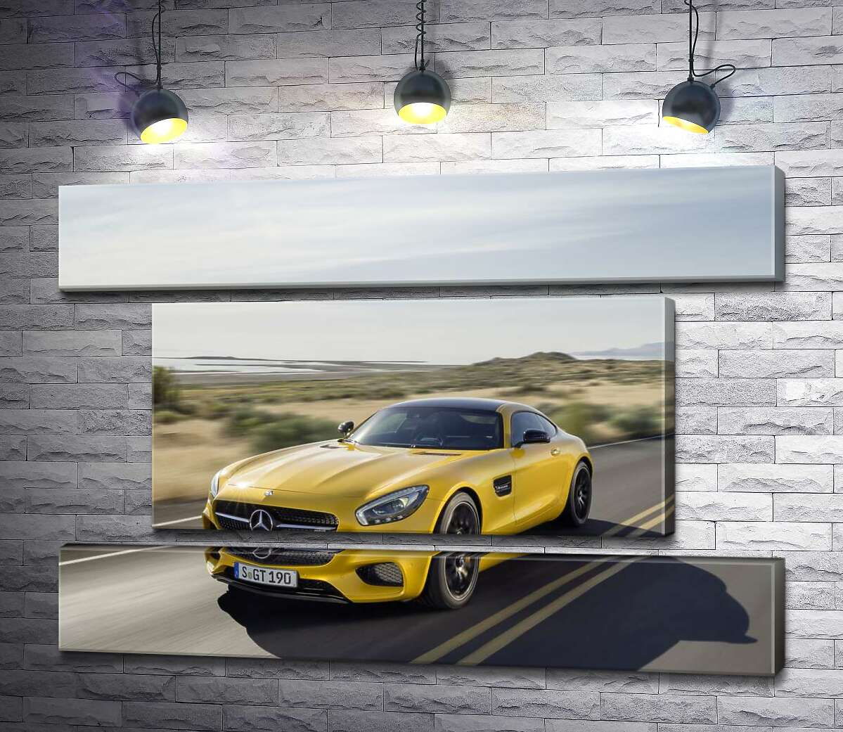 модульная картина Золотой автомобиль Mercedes AMG GT мчит по трассе (Модуль №18)