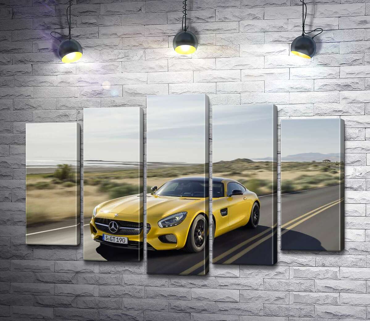 модульная картина Золотой автомобиль Mercedes AMG GT мчит по трассе (Модуль №4)