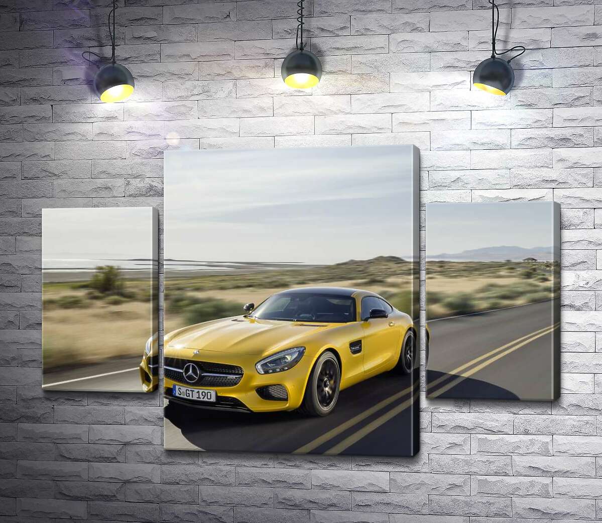 модульна картина Золотий автомобіль Mercedes AMG GT мчить по трасі (Модуль №5)