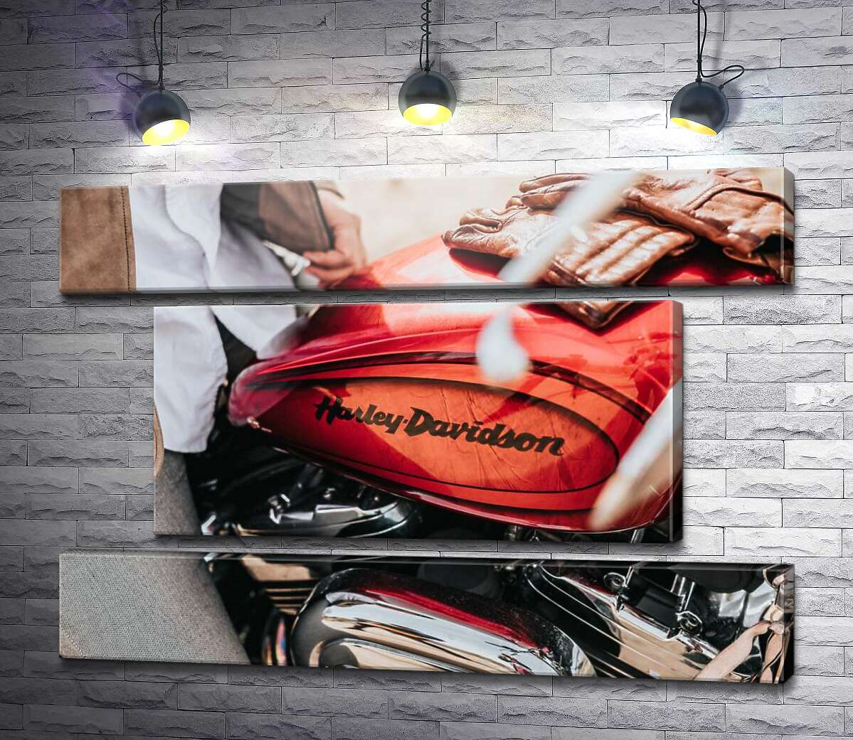 модульная картина Яркая эмблема на мотоцикле Harley-Davidson вблизи (Модуль №18)