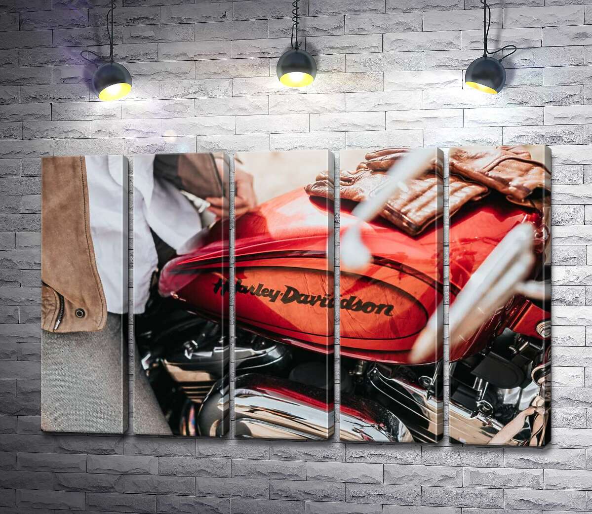 модульная картина Яркая эмблема на мотоцикле Harley-Davidson вблизи (Модуль №26)