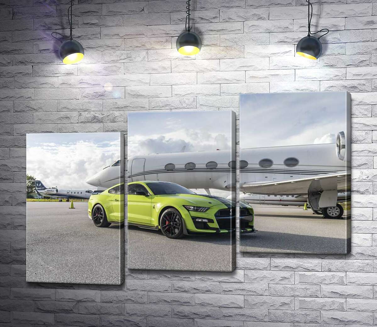 модульная картина Автомобиль Ford Mustang GT500 Shelby возле самолёта (Модуль №14)