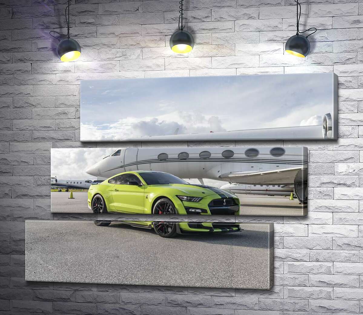 модульна картина Автомобіль Ford Mustang GT500 Shelby біля літака (Модуль №17)