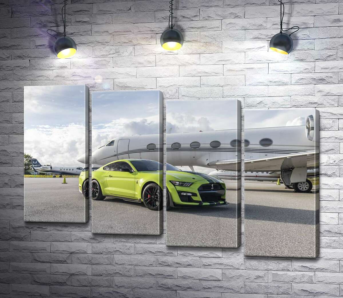 модульна картина Автомобіль Ford Mustang GT500 Shelby біля літака (Модуль №19)