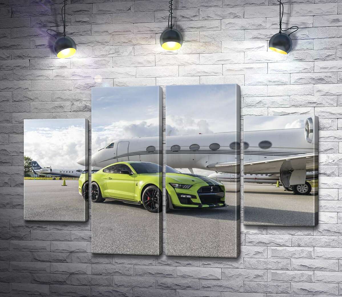 модульна картина Автомобіль Ford Mustang GT500 Shelby біля літака (Модуль №20)