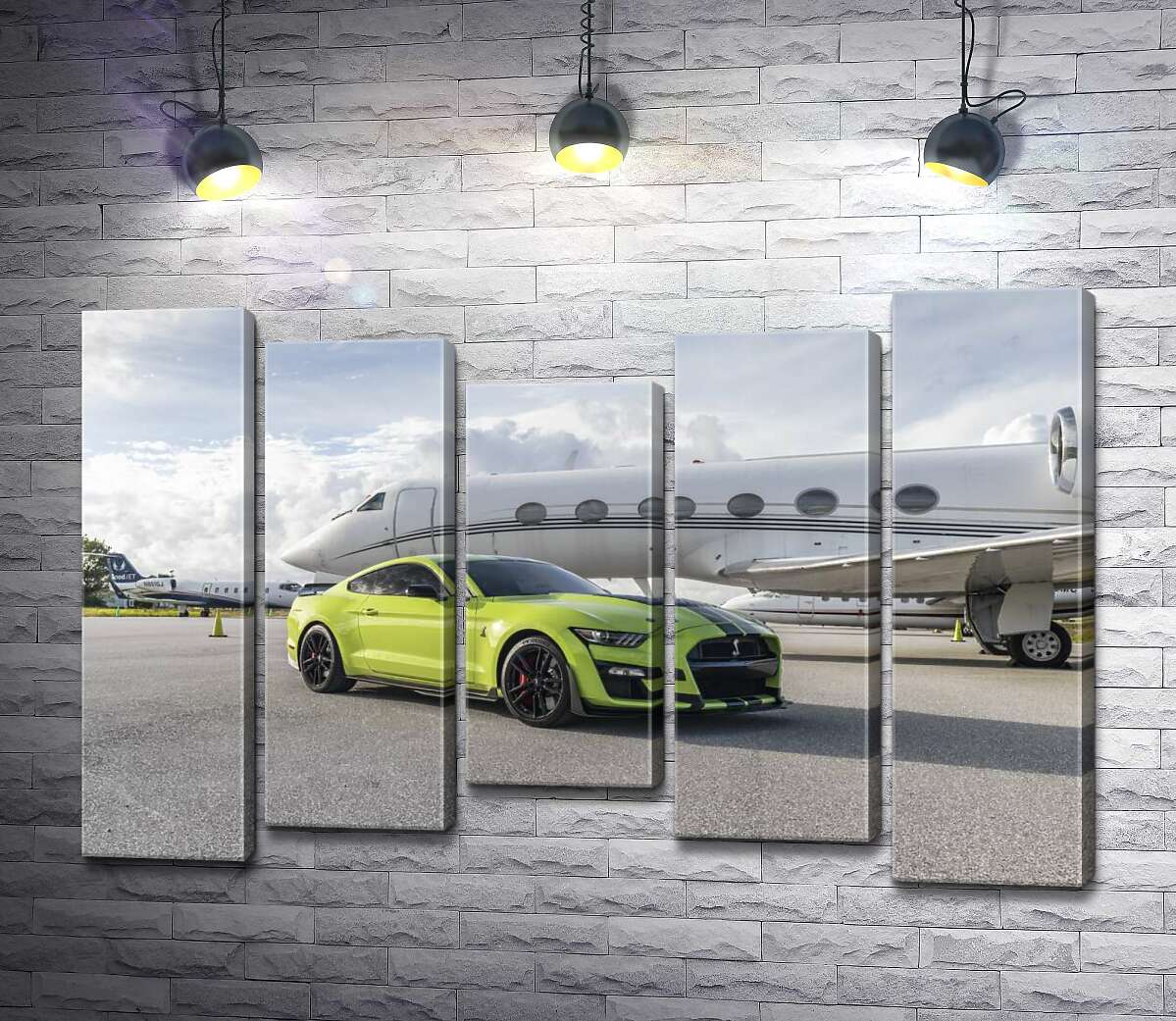 модульная картина Автомобиль Ford Mustang GT500 Shelby возле самолёта (Модуль №27)