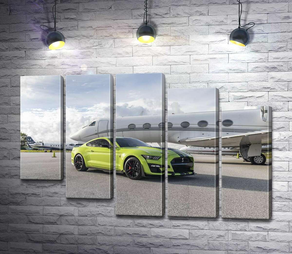модульная картина Автомобиль Ford Mustang GT500 Shelby возле самолёта (Модуль №28)