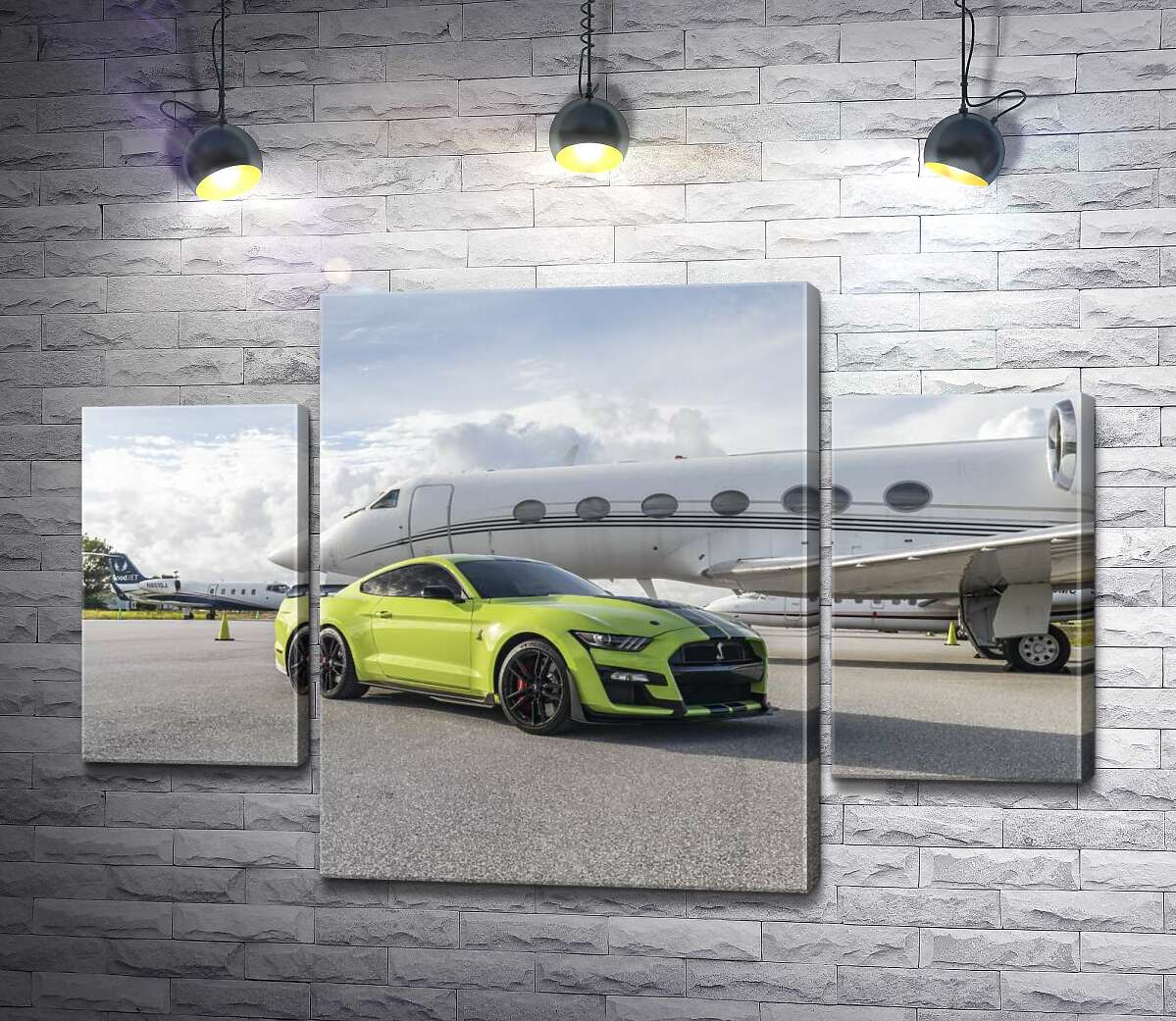 модульна картина Автомобіль Ford Mustang GT500 Shelby біля літака (Модуль №5)