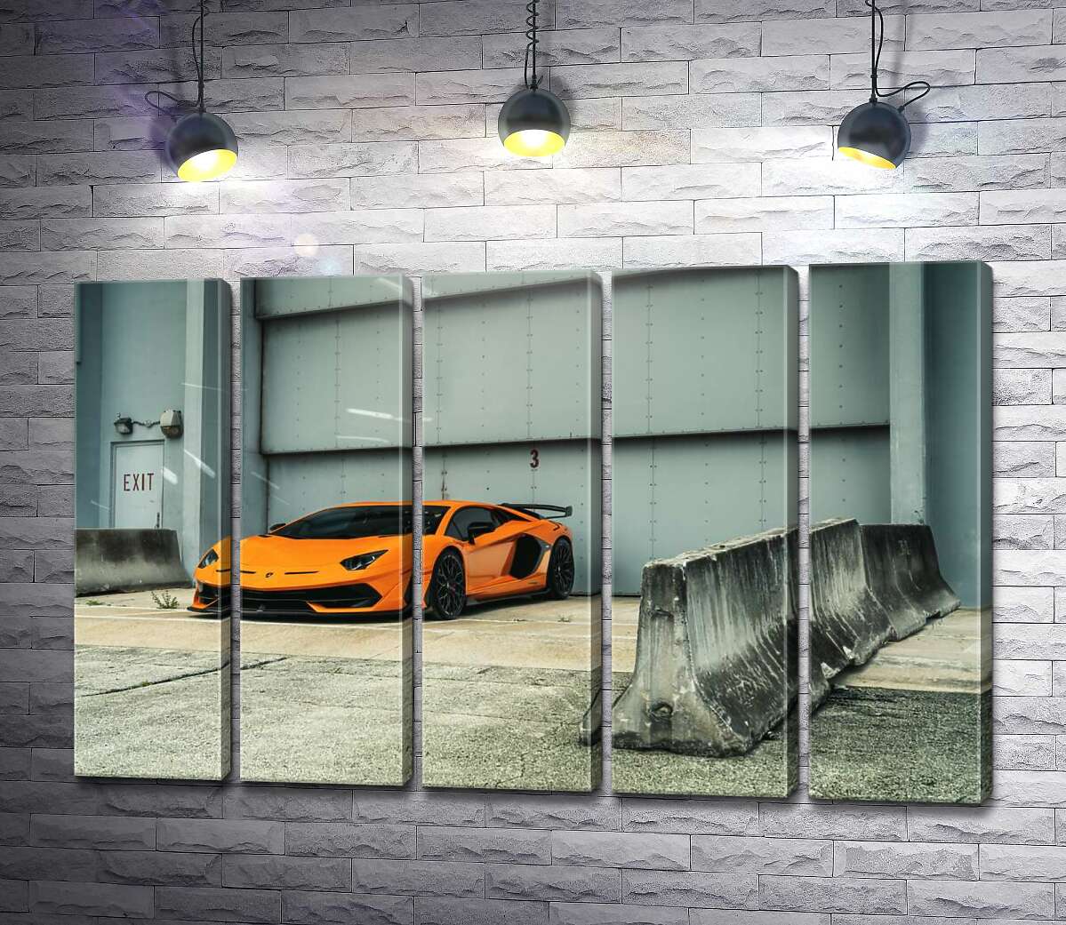 модульна картина Помаранчевий автомобіль Lamborghini Aventador біля ангара (Модуль №26)