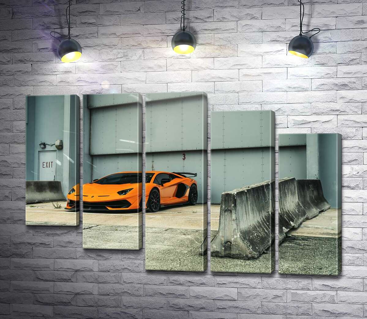 модульная картина Оранжевый автомобиль Lamborghini Aventador возле ангара (Модуль №28)