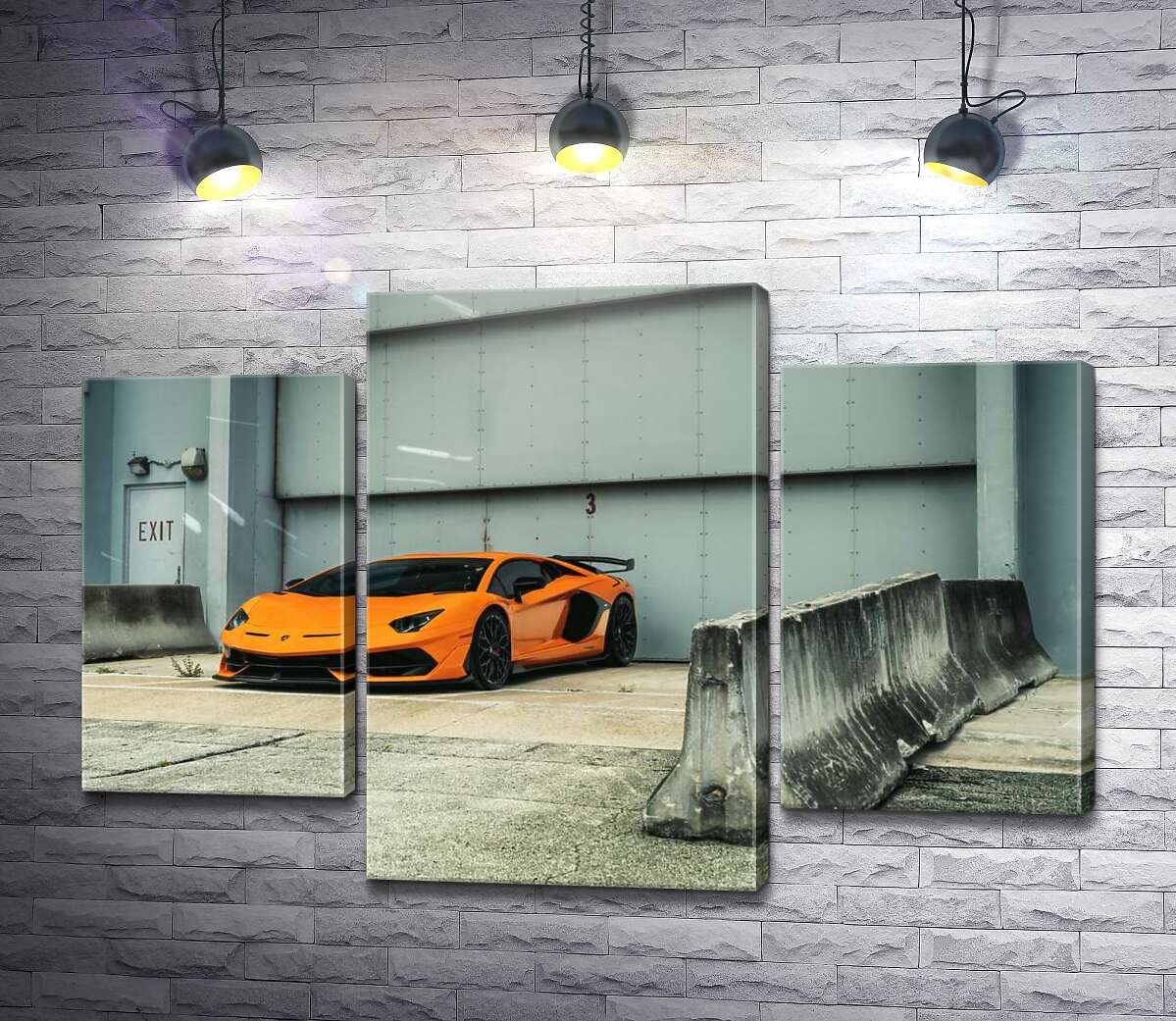 модульная картина Оранжевый автомобиль Lamborghini Aventador возле ангара (Модуль №10)