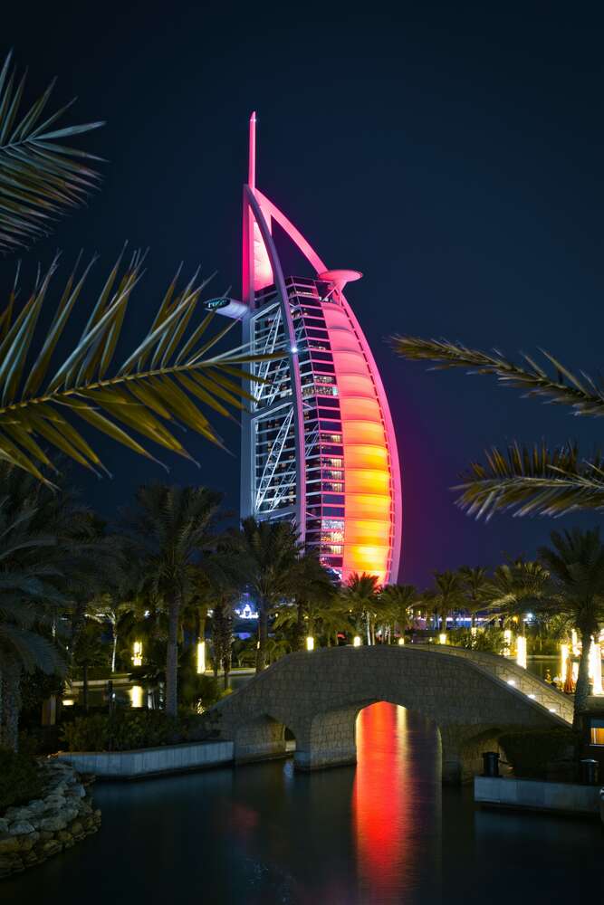картина-постер Нічний вид на яскраве вітрило готелю Burj Al Arab