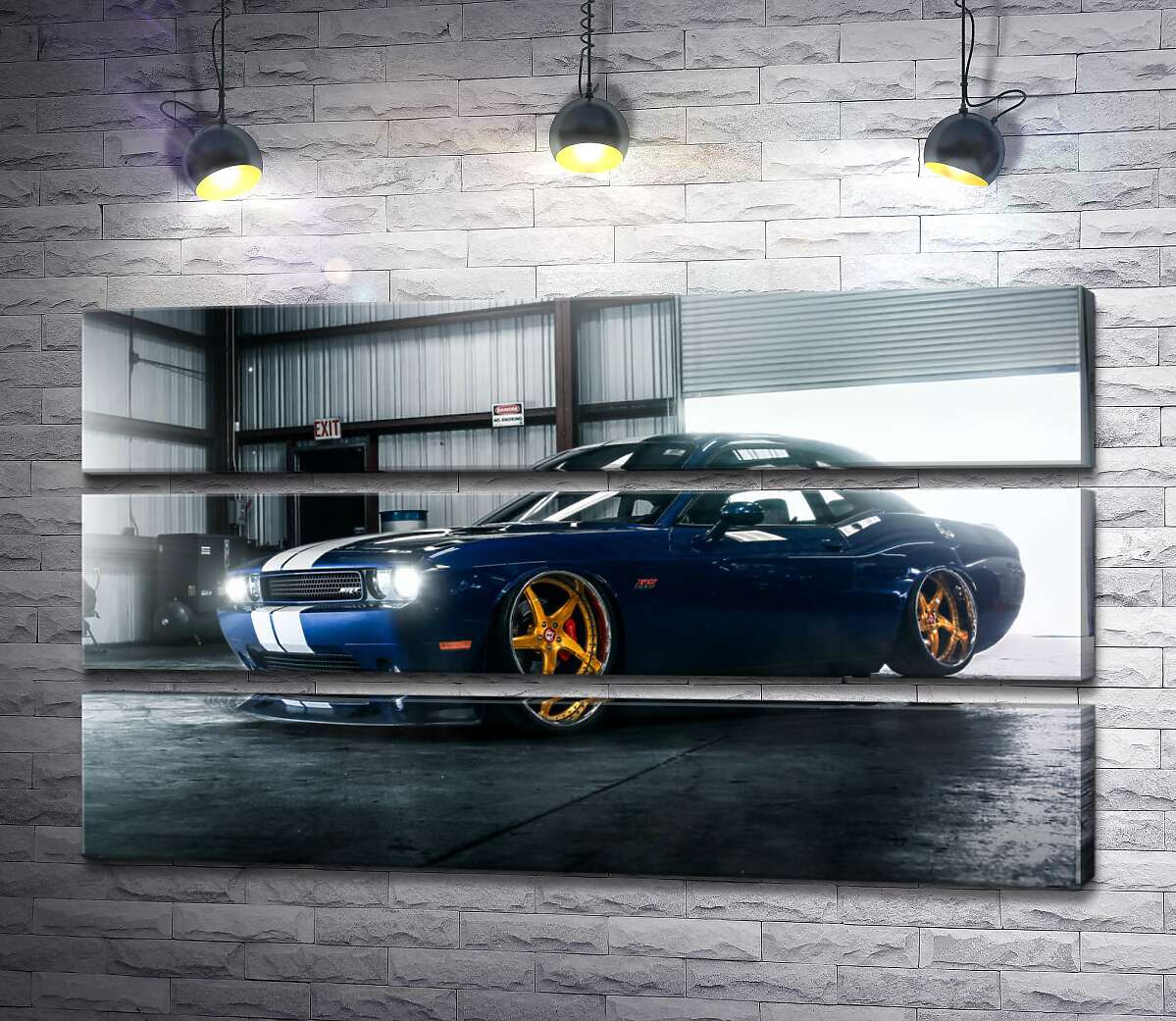 модульна картина Синій спорткар Dodge Challenger заїжджає в гараж (Модуль №15)