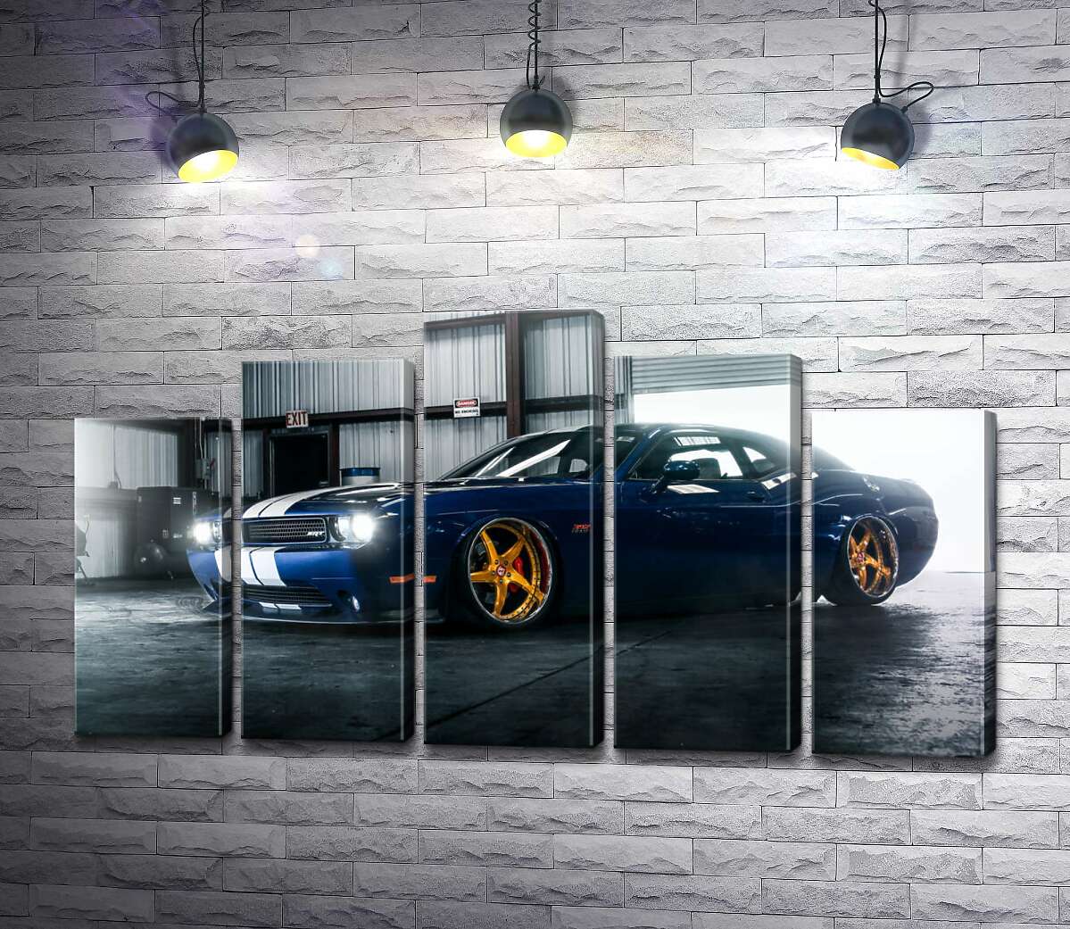 модульна картина Синій спорткар Dodge Challenger заїжджає в гараж (Модуль №29)