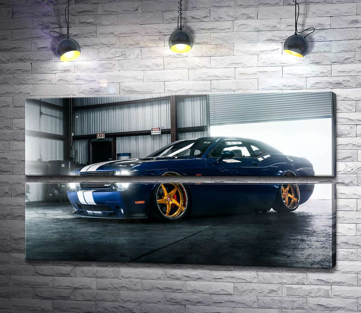 модульная картина Синий спорткар Dodge Challenger заезжает в гараж (Модуль №7)