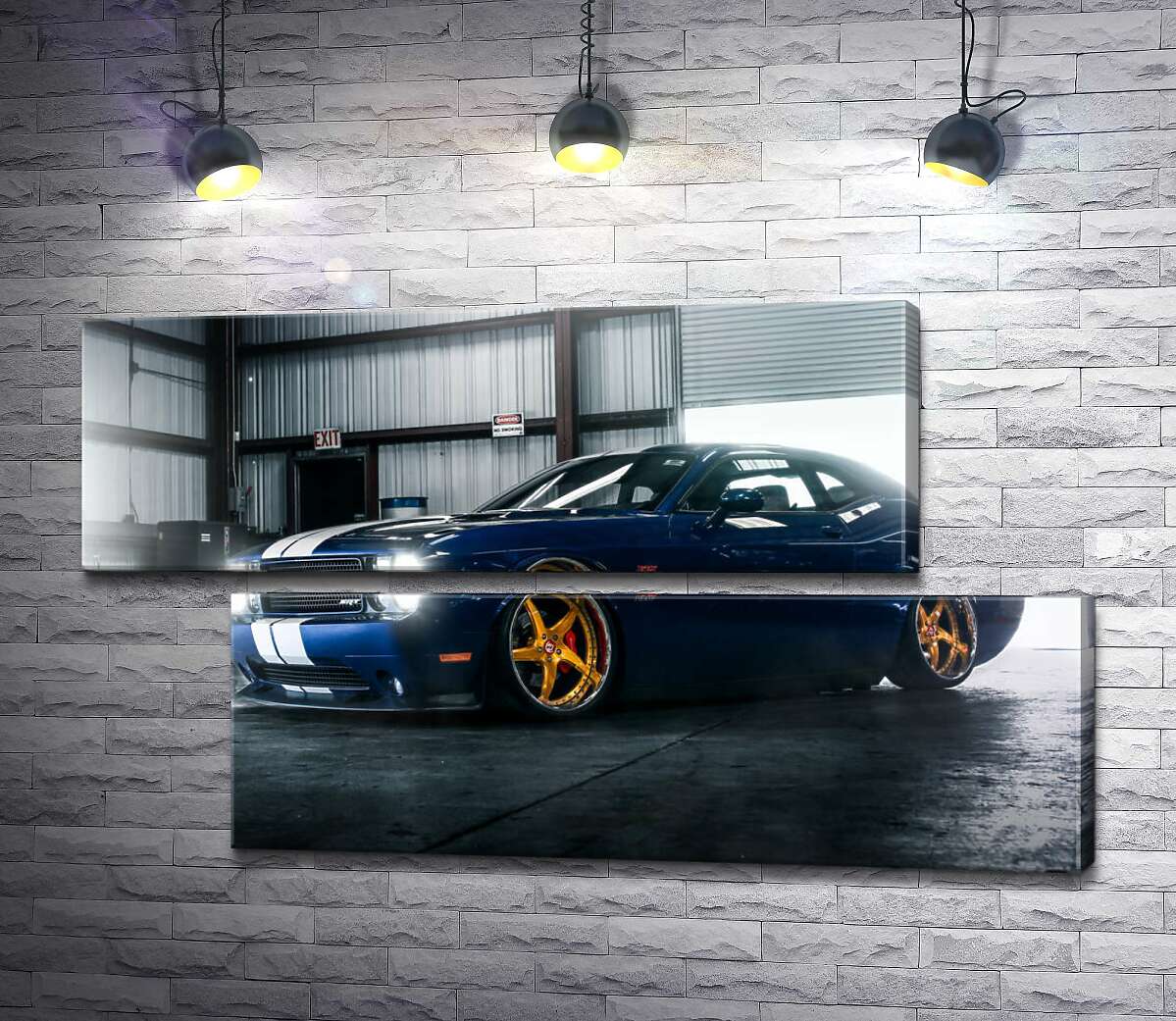 модульная картина Синий спорткар Dodge Challenger заезжает в гараж (Модуль №8)