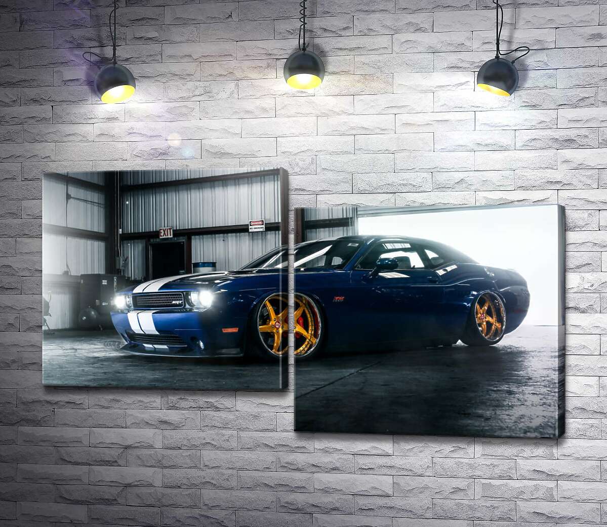 модульная картина Синий спорткар Dodge Challenger заезжает в гараж (Модуль №9)