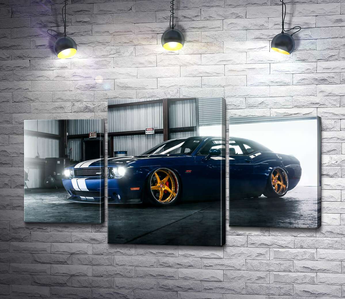 модульная картина Синий спорткар Dodge Challenger заезжает в гараж (Модуль №10)