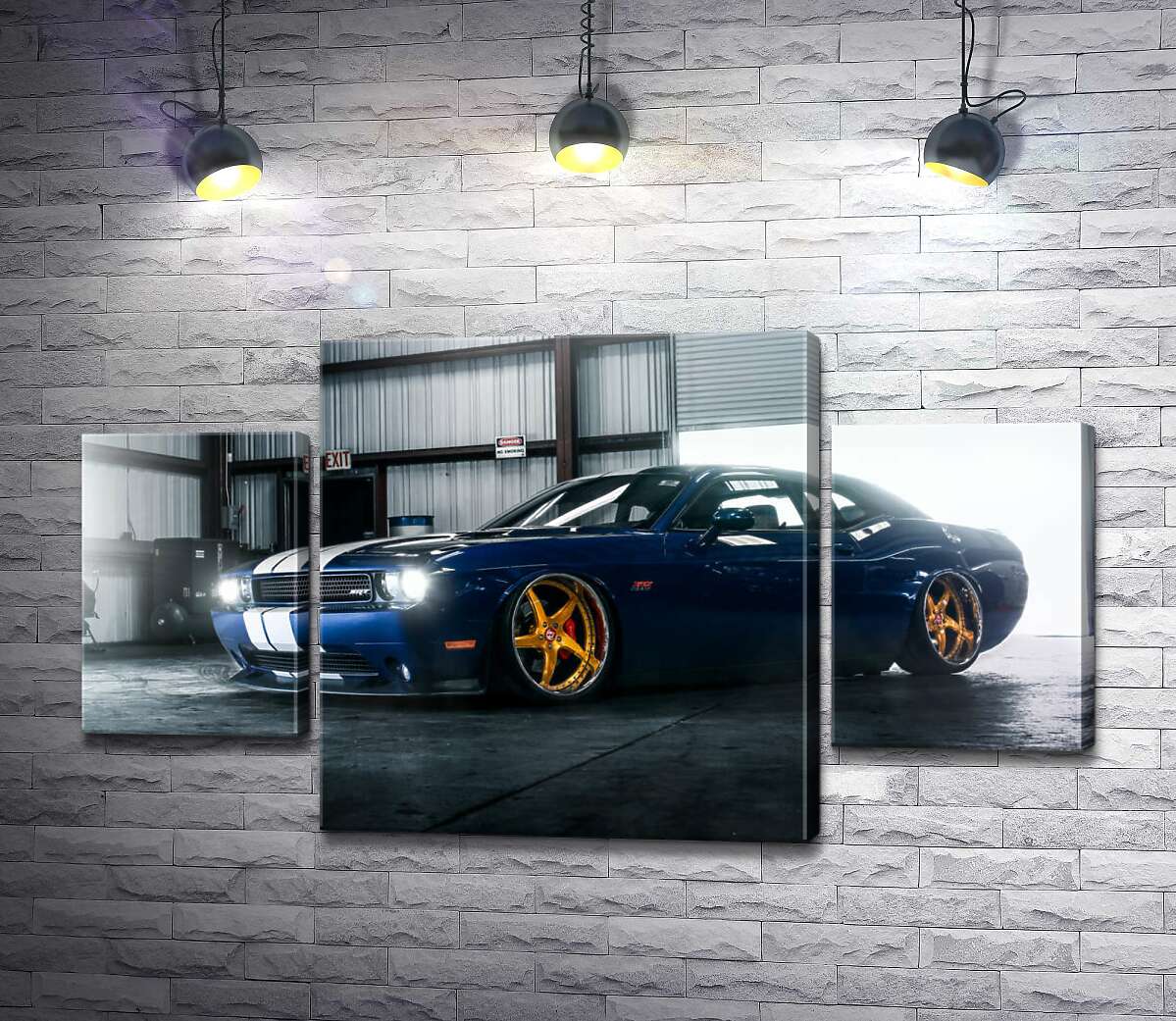 модульна картина Синій спорткар Dodge Challenger заїжджає в гараж (Модуль №5)