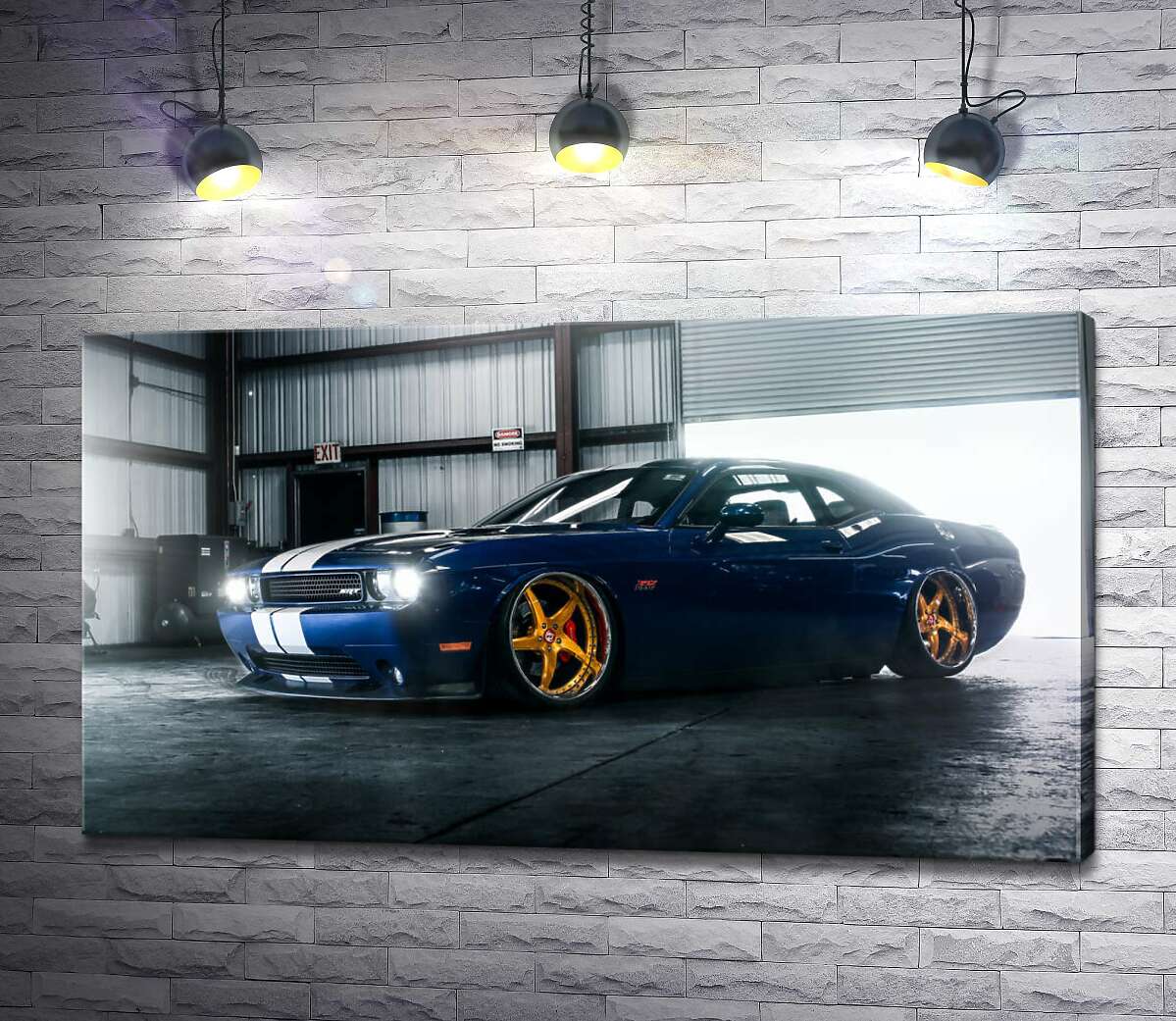 картина Синій спорткар Dodge Challenger заїжджає в гараж