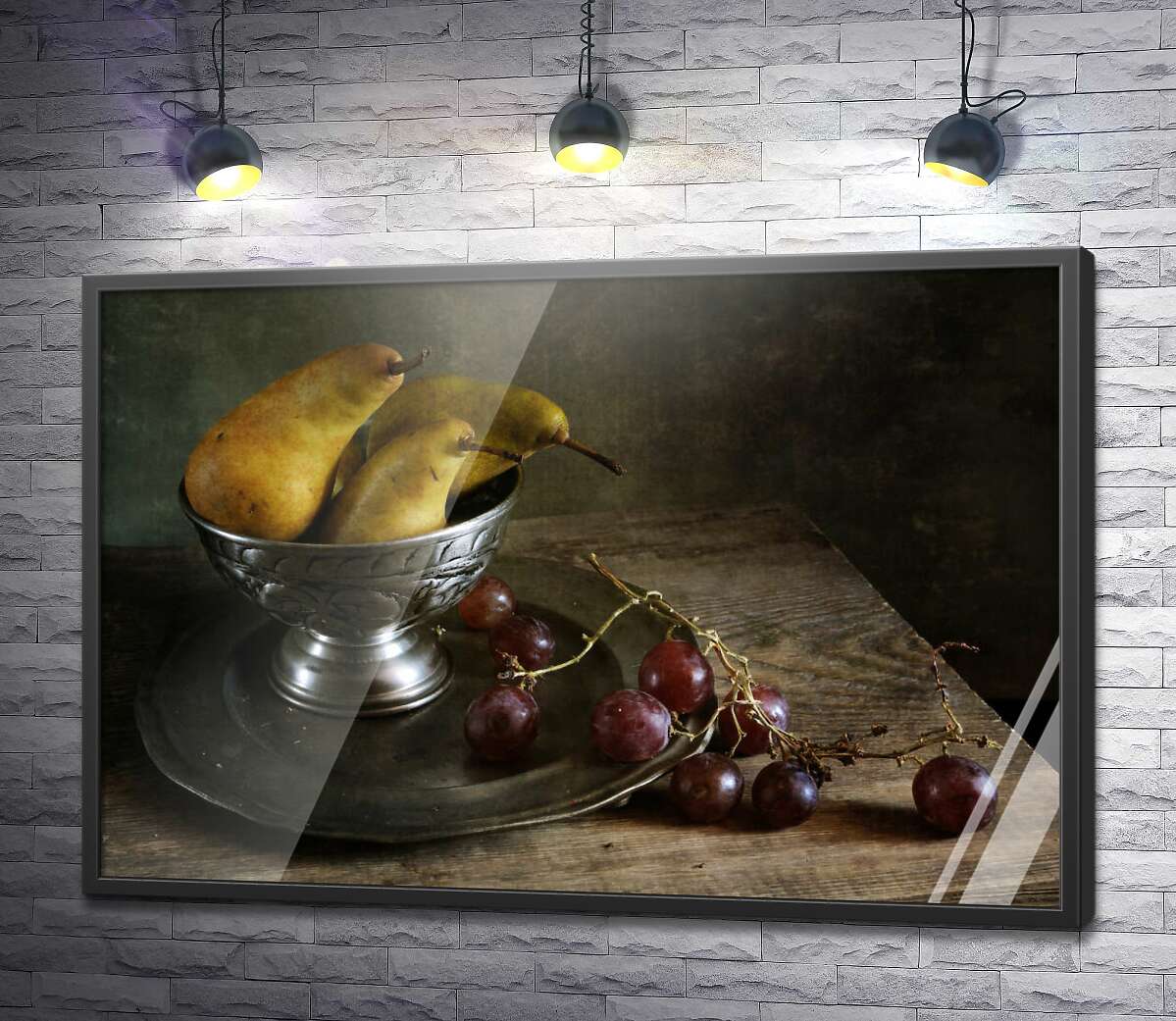 постер Груши в серебряной пиале и виноград