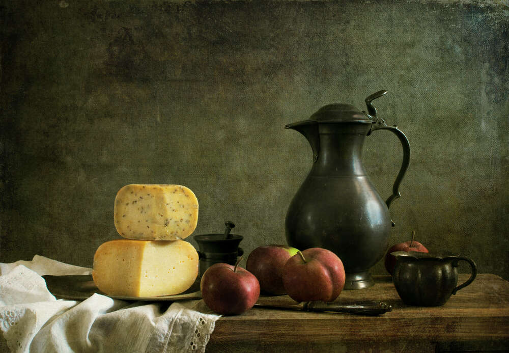 картина-постер Сыр с яблоками на деревянном столе