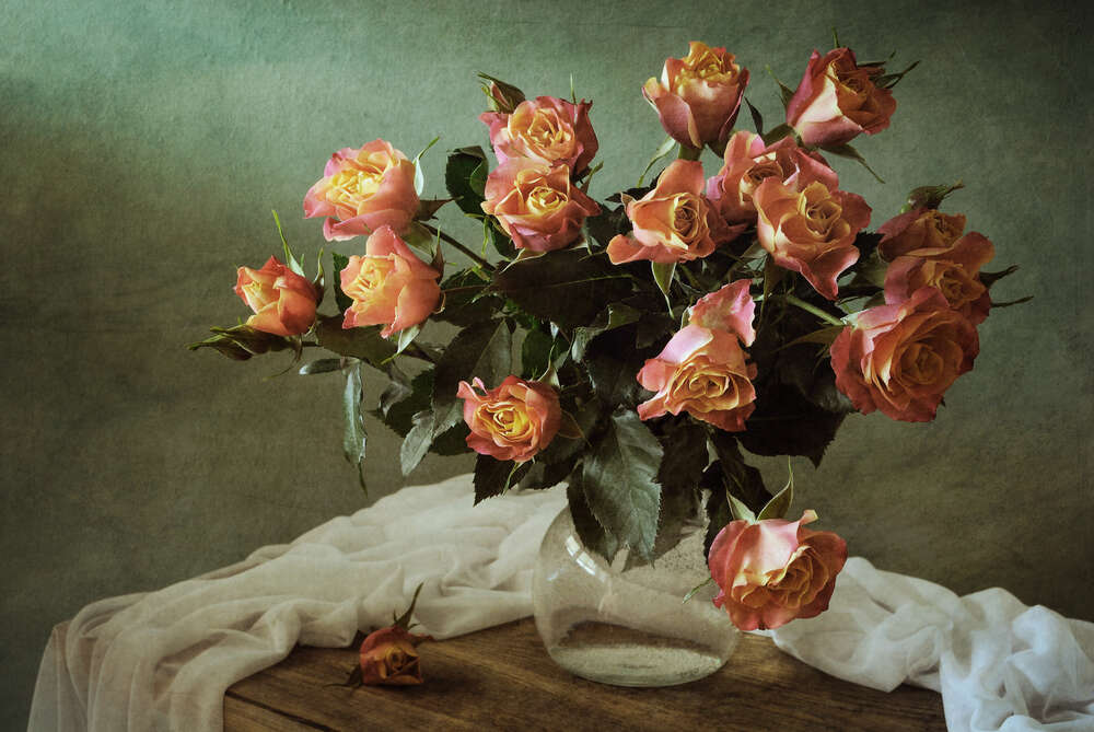 картина-постер Букет персиковых роз в вазе
