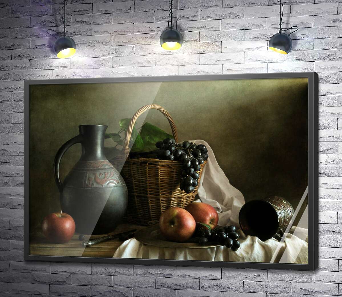 постер Старовинний глечик поруч з кошиком фруктів