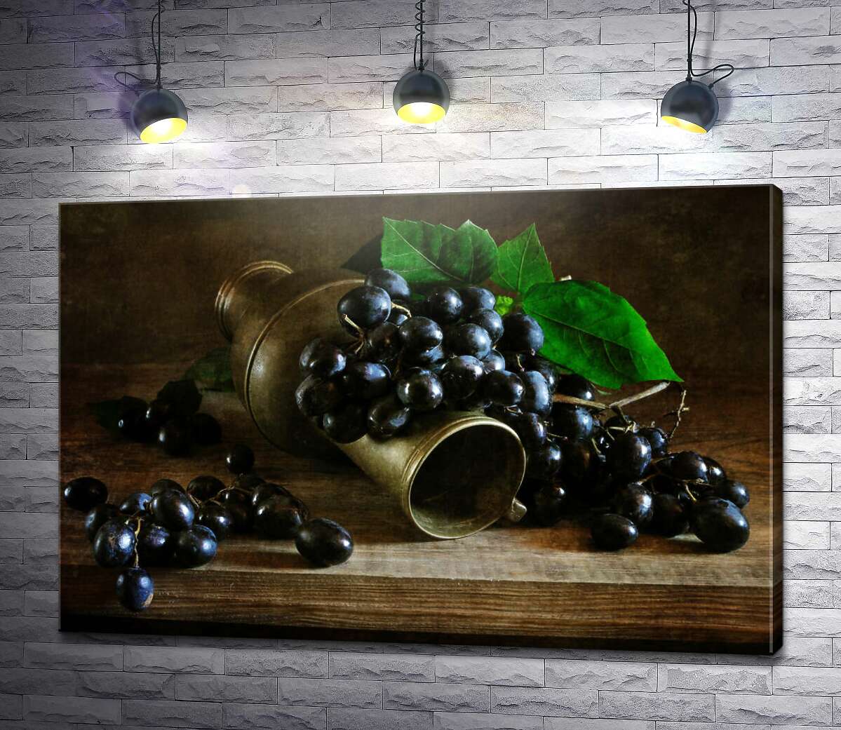 картина Бронзовый кувшин с виноградом