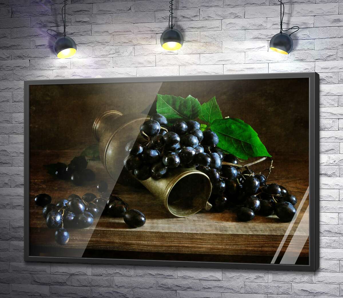 постер Бронзовый кувшин с виноградом