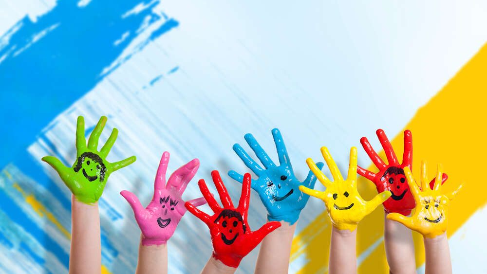 картина-постер Цветные радостные детские ладошки