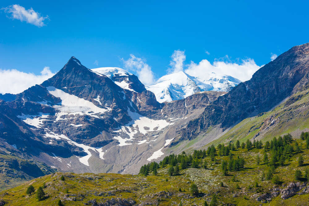 картина-постер Острые горные вершины в снегу