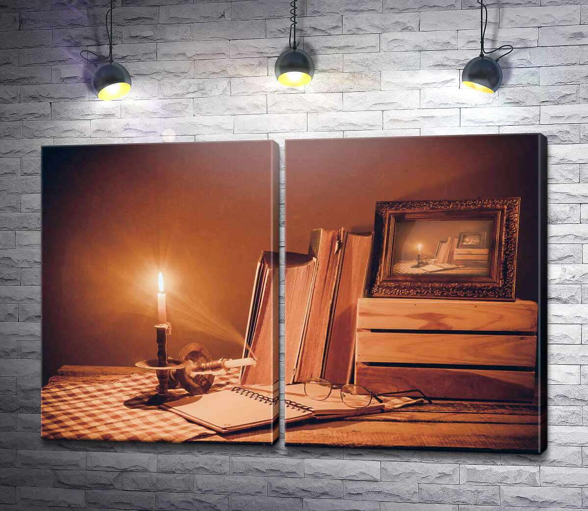 модульная картина Письменный стол в свете горящей свечи