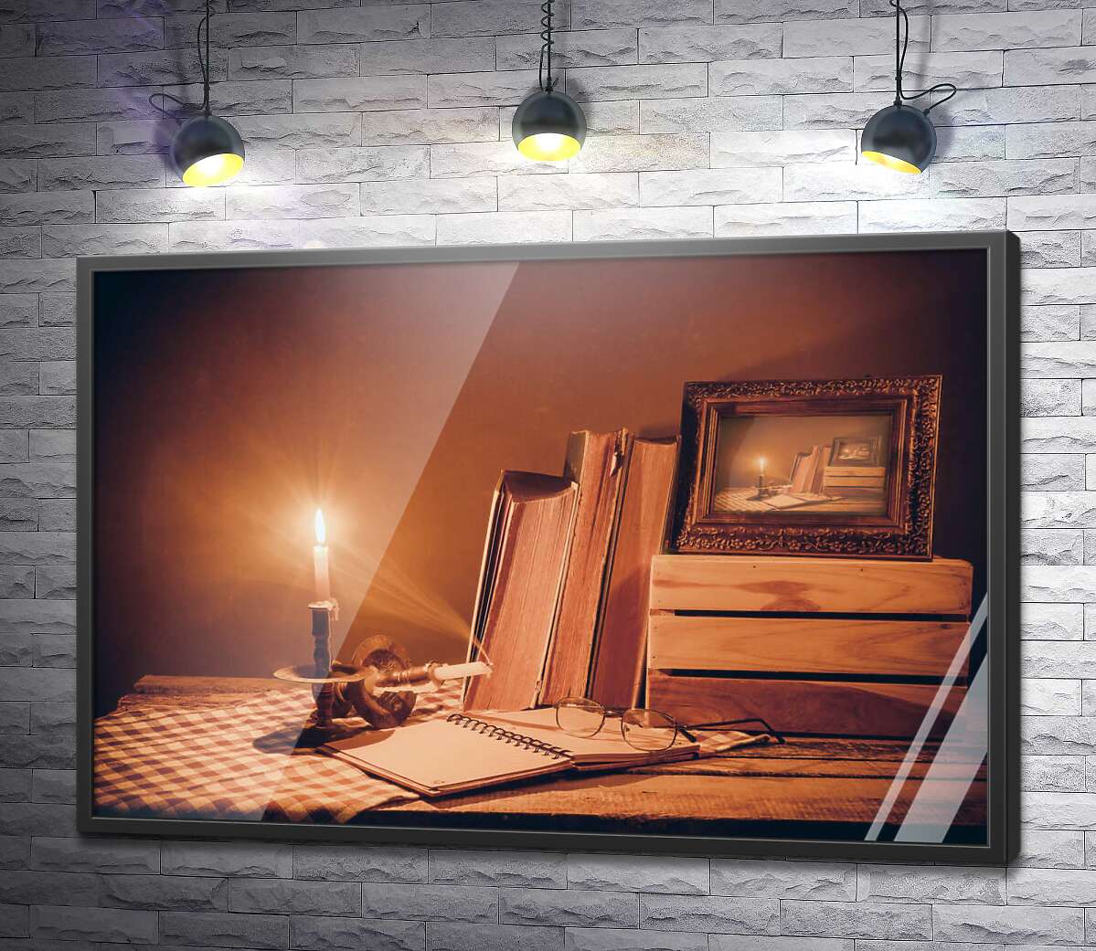 постер Письмовий стіл у світлі палаючої свічки